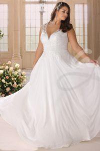 studioagnes_svatebni-saty-XXL-krajkove-se-sifonovou-sukni-vystrih-v-svatba-v-kostele-prirode-MAHINA-B_web